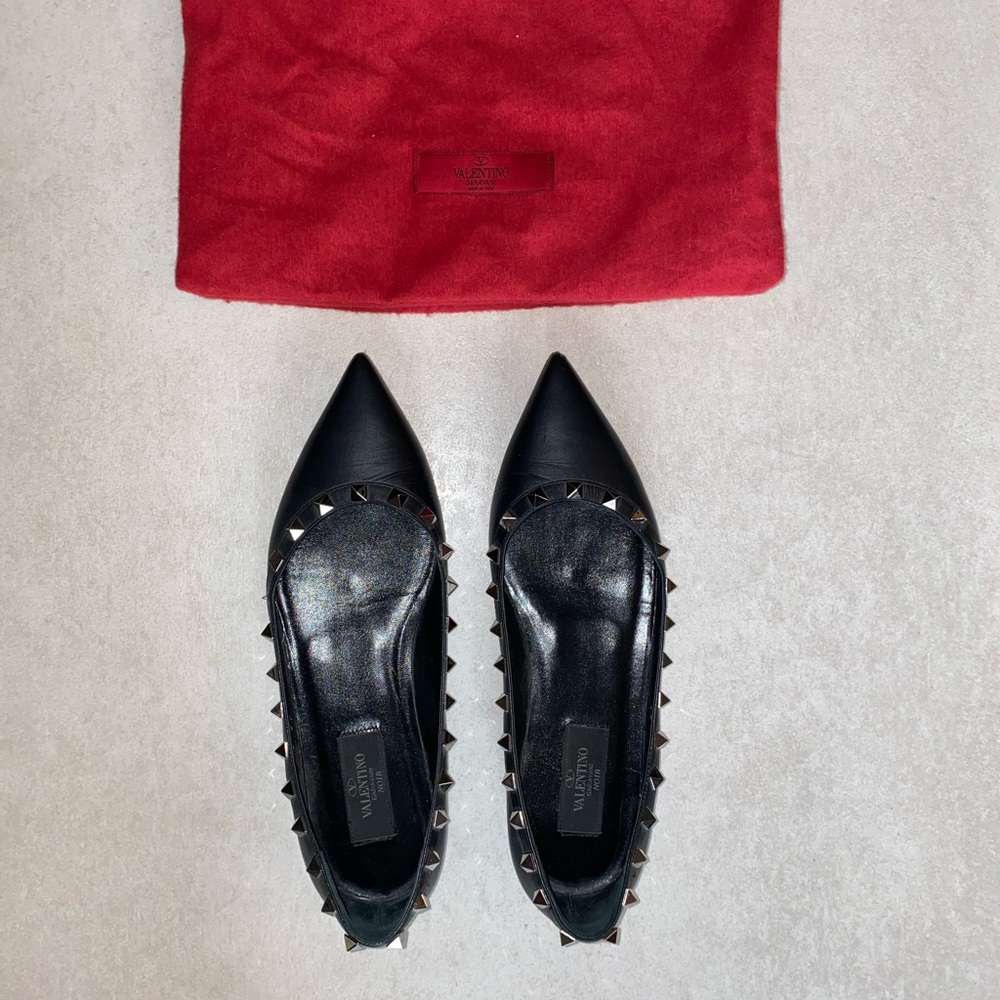 SOLD** Valentino Garavani Rockstud Flat - Picture 2 of 4